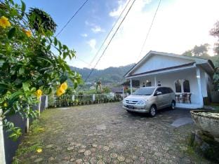 Villa Putih Naringgul Villa in Cisarua