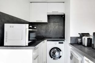 Cozy Apartment 2Bdr/5P - in the Heart of Suresnes Apartment in Puteaux