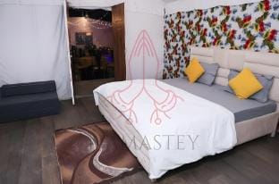 Luxury Farmhouse in Chhatarpur with Pool and View Farm Stay in New Delhi