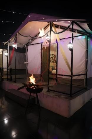 Luxury Farmhouse in Chhatarpur with Pool and View Farm Stay in New Delhi