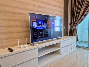 [Modern Lux - Walking Distance to Mt Austin] 6 Pax Apartment in Johor Bahru