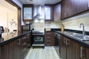 Livbnb - Scenic 2BHK with Amazing Marina Views Apartment in Dubai