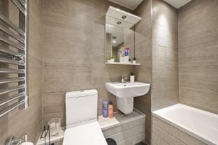 2 Bed Wembley,Free Parking,Work Stays Ideal Apartment in Wembley