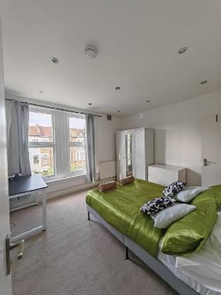 Spacious en-suit double room Vacation rental in City of Westminster