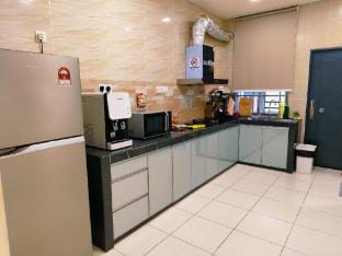 Senai 1168 three storey landed 14p 5BR near airpor Vacation rental in Johor Bahru