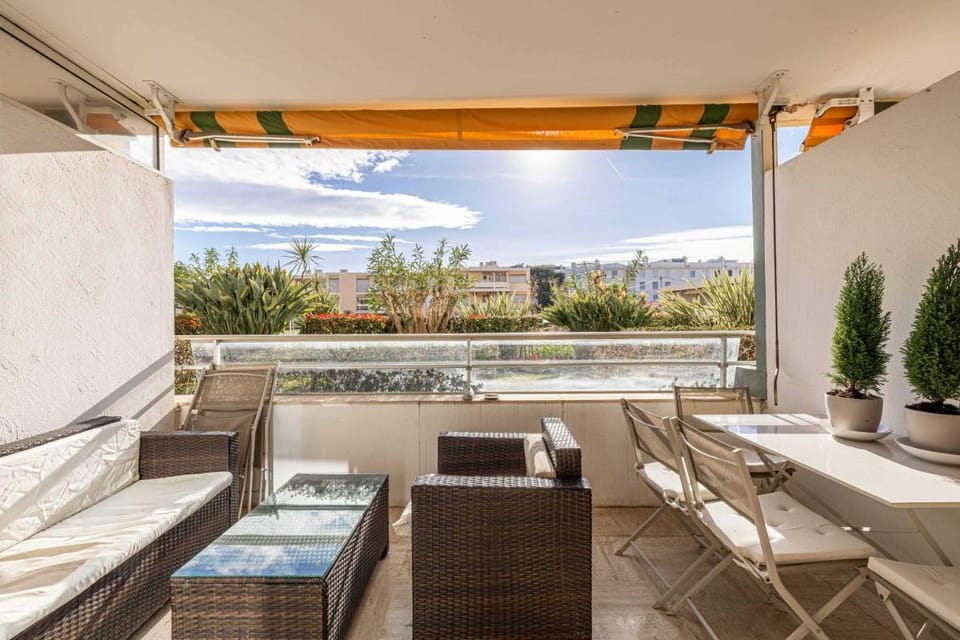 Charming apartment on Boulevard Alexandre III Apartment in Cannes