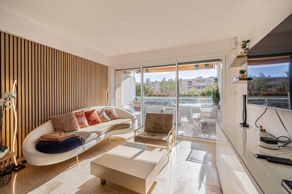 Charming apartment on Boulevard Alexandre III Apartment in Cannes