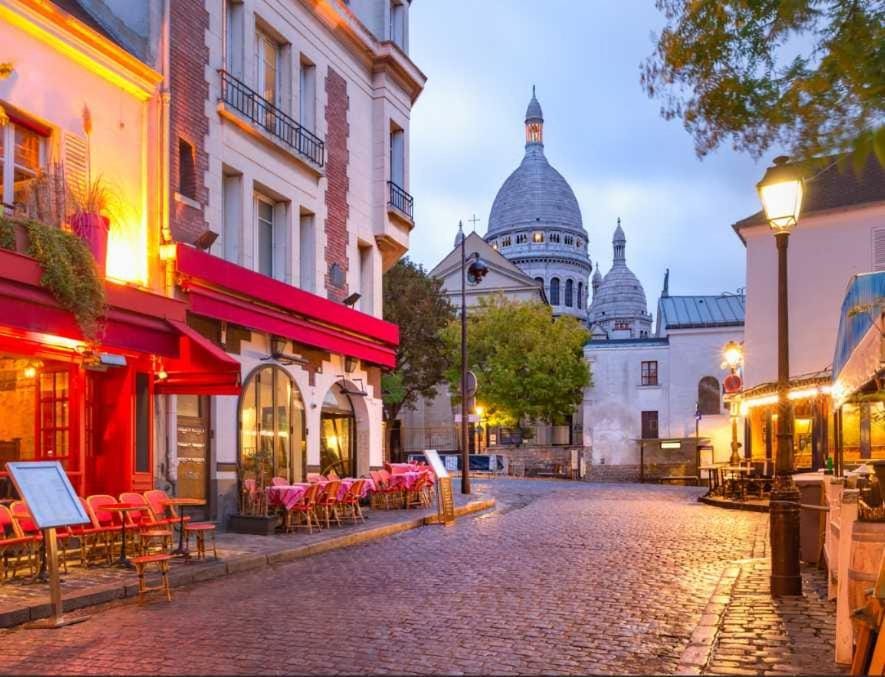 Spacious LOFT with SPA - 4BR/8P - Montmartre Apartment in Paris