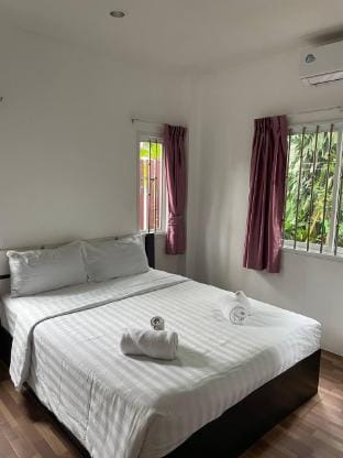 Bang Tao Guesthouse Vacation rental in Choeng Thale