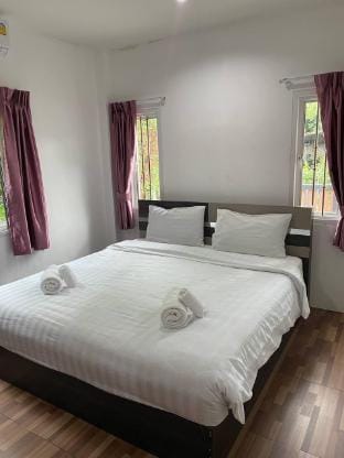 Bang Tao Guesthouse Vacation rental in Choeng Thale