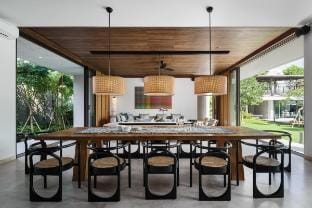 Villa Toro – Spacious 6BR Walk to Beach Villa in North Kuta