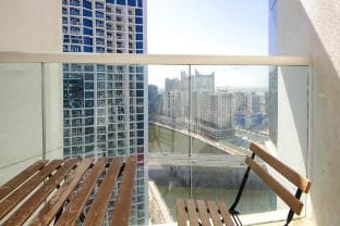 Luxury Damac Studio w/Canal View Near Burj Khalifa Vacation rental in Dubai