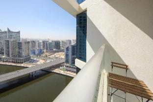 Luxury Damac Studio w/Canal View Near Burj Khalifa Vacation rental in Dubai