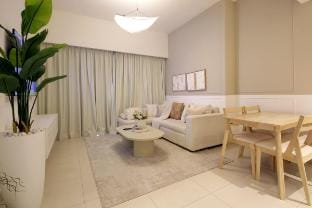 Modern 1BR in Downtown Near Burj Khalifa & Metro Vacation rental in Dubai
