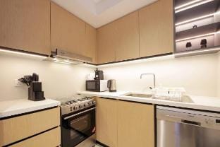 Modern 1BR in Downtown Near Burj Khalifa & Metro Vacation rental in Dubai