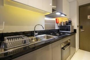 Modern Living DAMAC w/ Balcony & Waterfront Views Vacation rental in Dubai