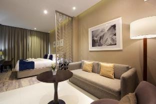 Breathtaking Views Studio Apartment in Damac Prive Vacation rental in Dubai