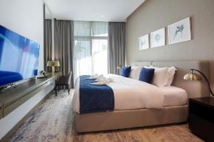Breathtaking Views Studio Apartment in Damac Prive Vacation rental in Dubai