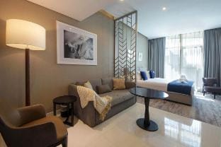 Stylish Studio Apartment in Dubai with Pool & Gym Vacation rental in Dubai