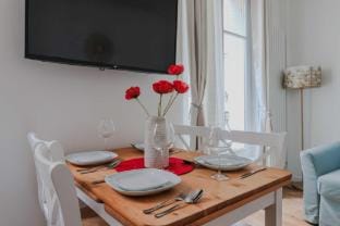 Charming Apt - 1BD/4P - Tour Eiffel / Invalides Apartment in Paris