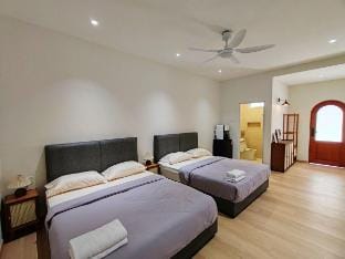 Tiny Home 1 minutes walk to Lake Garden Taiping Vacation rental in Perak