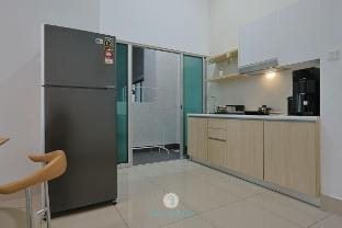 Instaworthy 2B2B - 6 pax | F&B & Mart|Chan Sow Lin Vacation rental in Federal Territory of Kuala Lumpur