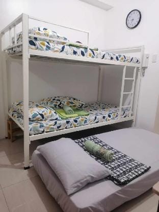Big beautiful suite in Shore(MOA) by Ghirley) Apartment in Pasay