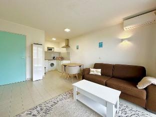 Appartement 1 chambre Vue mer, piscine, parking Vacation rental in Antibes