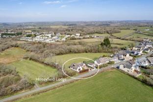 Honeyfield Lodge - Spacious Cottage, Rural Views Vacation rental in Wales