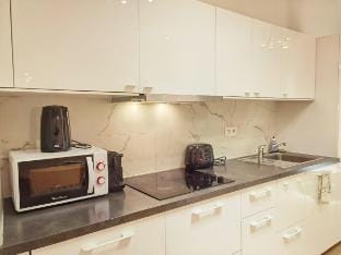 Le Marais / Sunshine Apt/ 5 bdrs/ 3 mins to metro Vacation rental in Paris