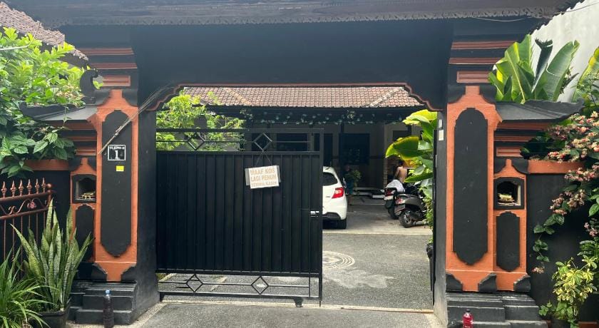D nux House Hotel in Kuta