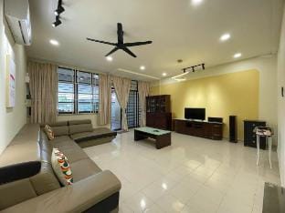 Vintage Co-Living 2Storey Haus @BM Vacation rental in Penang