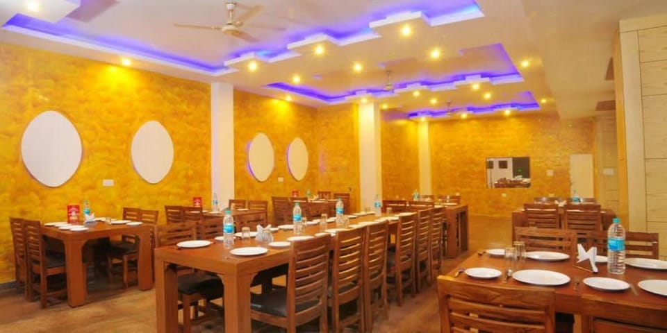Goroomgo City Grand Delhi Hotel in New Delhi