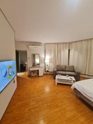 Chic Studio Near Airport & Top AttractionsSH-J5 Vacation rental in Jeddah
