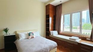 Straits Quay Warmy Suite | Top PoolView Vacation rental in Penang