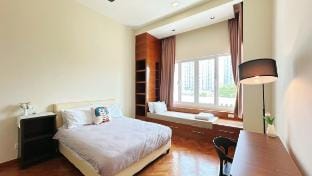 Straits Quay Warmy Suite | Top PoolView Vacation rental in Penang