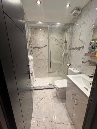 Modern 3 Bed Home in Stratford East London Parking Vacation rental in London