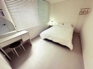 NEW : Queen Bed 5, 3room, 10 people, DMC subway Villa in Seoul