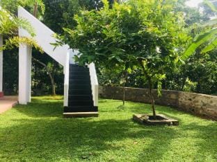 sathis villa { only for monthly rent  } Vacation rental in Southern Province