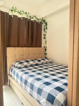 Modern Makati Hideout  1BR w/ City Views Apartment in Makati
