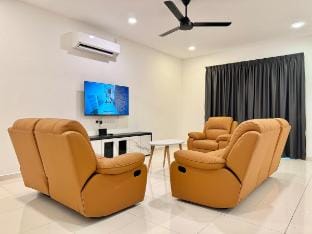 A Pleasant 4BR Home V - 5 mins to shops and mall Vacation rental in Kedah