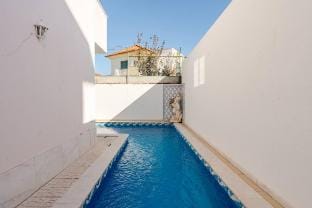 Room 4 With AC shared bathroom Villa in Cascais