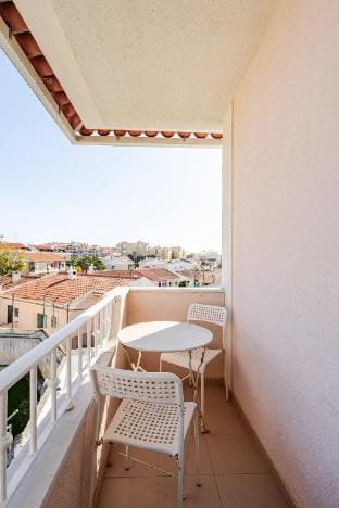 Room 4 With AC shared bathroom Villa in Cascais