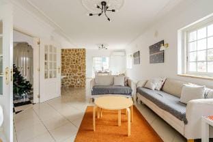 Alvide guest House  Room 2  shared bathroom Villa in Cascais