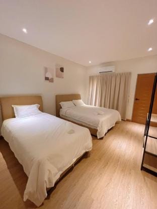 The Ox by 97's Villa Muar(KTV ROOM/POOL TABLE) Vacation rental in Johor