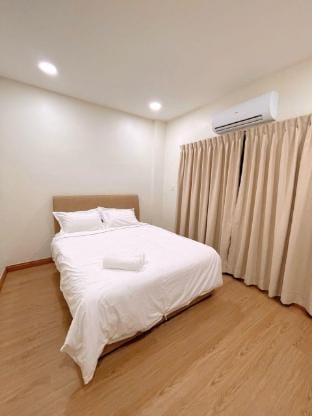 The Ox by 97's Villa Muar(KTV ROOM/POOL TABLE) Vacation rental in Johor