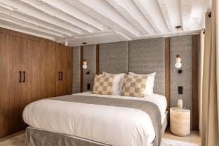 Luxurious apartment -2BR-6P- Louvre Museum Apartment in Paris