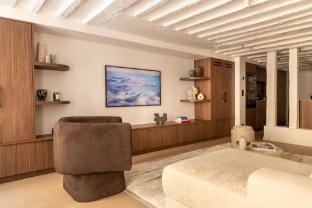 Luxurious apartment -2BR-6P- Louvre Museum Apartment in Paris