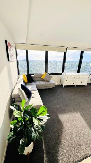 Stylish Apartment with city view. Free parking. Vacation rental in Melbourne