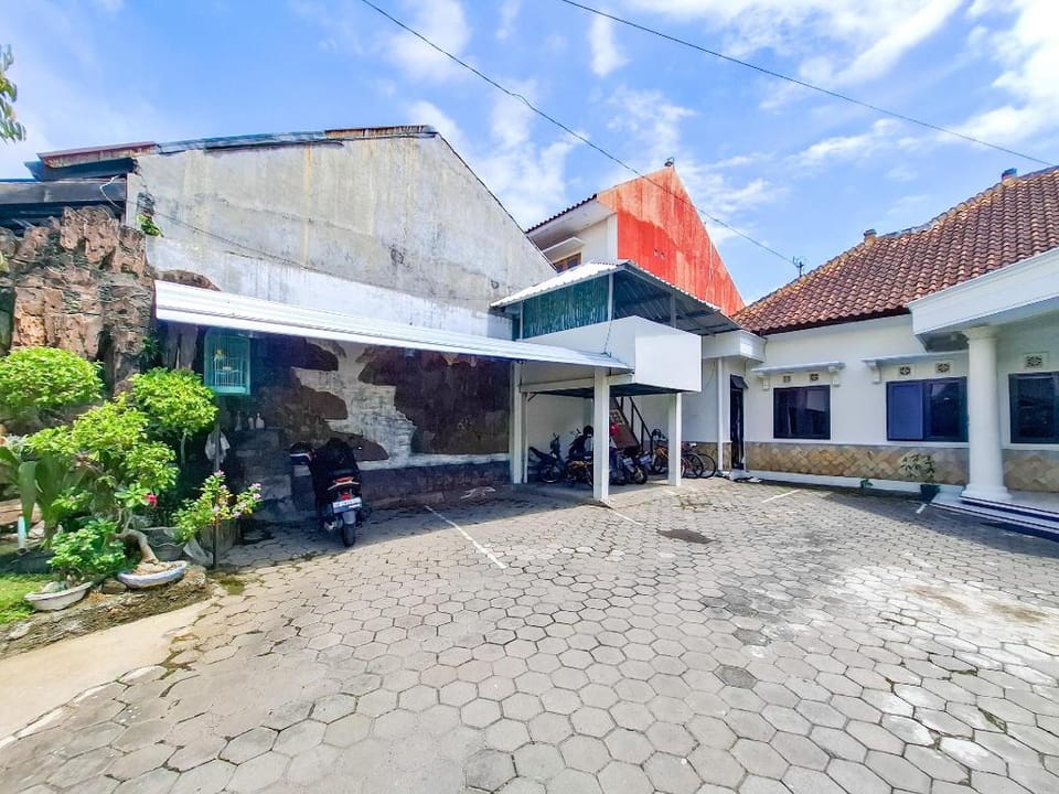 RedDoorz Syariah @ Griya Wisata Wonogiri Hotel in East Java
